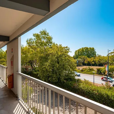 B&B Hotel Hyeres 호텔 2*