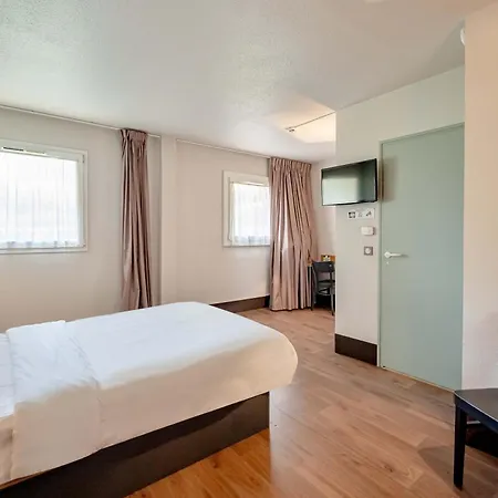 B&B Hotel Hyeres 히에레