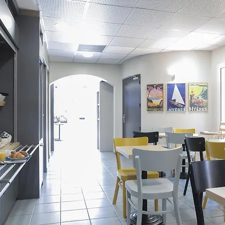 B&B Hotel Hyeres 호텔 2*
