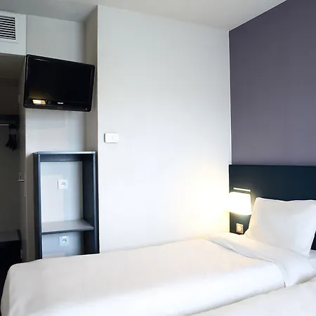 B&B Hotel Hyeres 호텔 2*