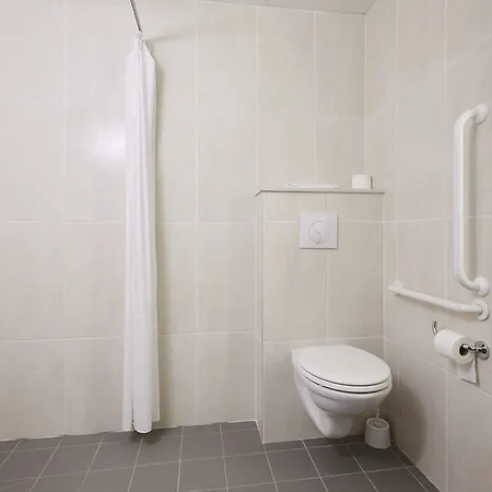 B&B Hotel Hyeres 2* 히에레