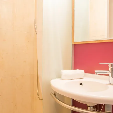 B&B Hotel Hyeres 히에레