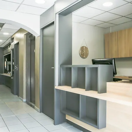 B&B Hotel Hyeres 호텔 2*