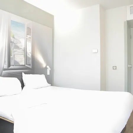 B&B Hotel Hyeres 호텔